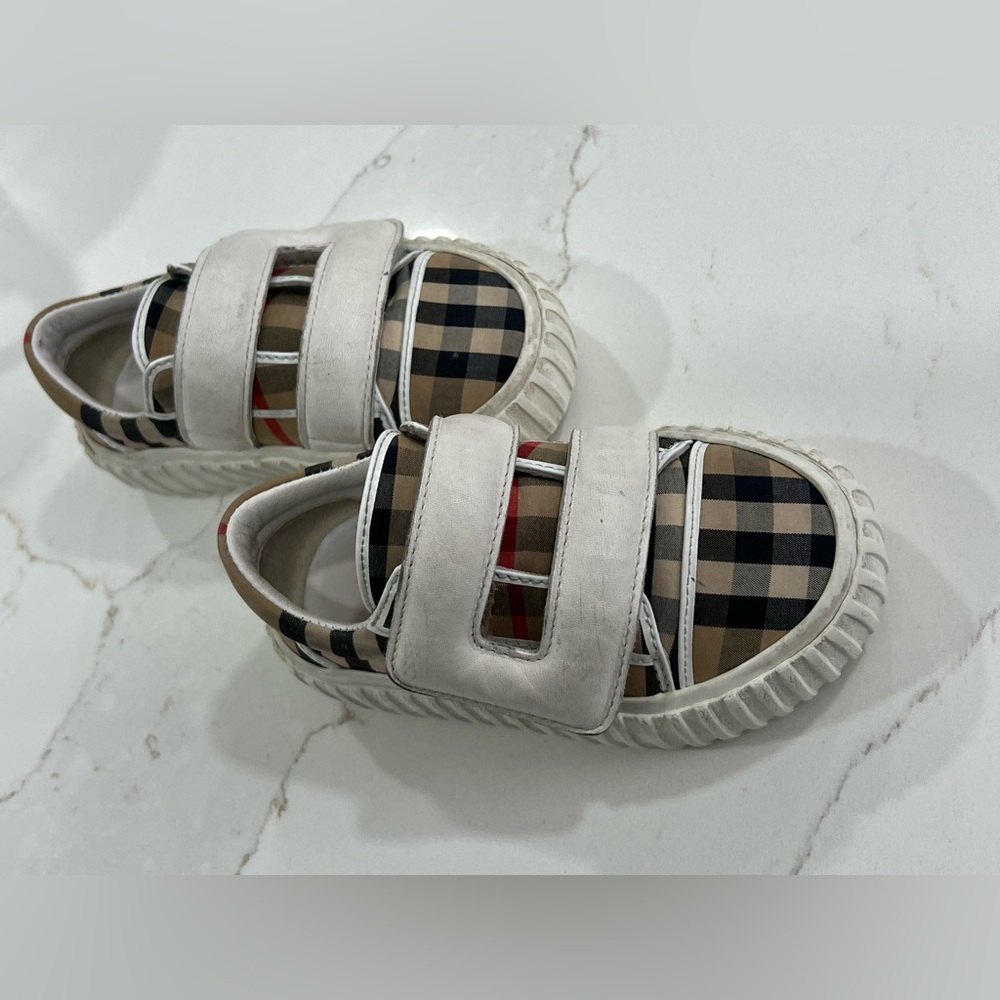 Burberry Toddler Stylish Plaid Velcro Sneakers - Picture 5 of 11
